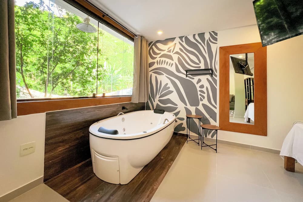 Private spa tub