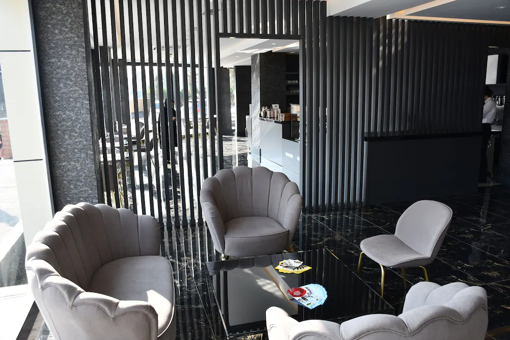 Lobby lounge