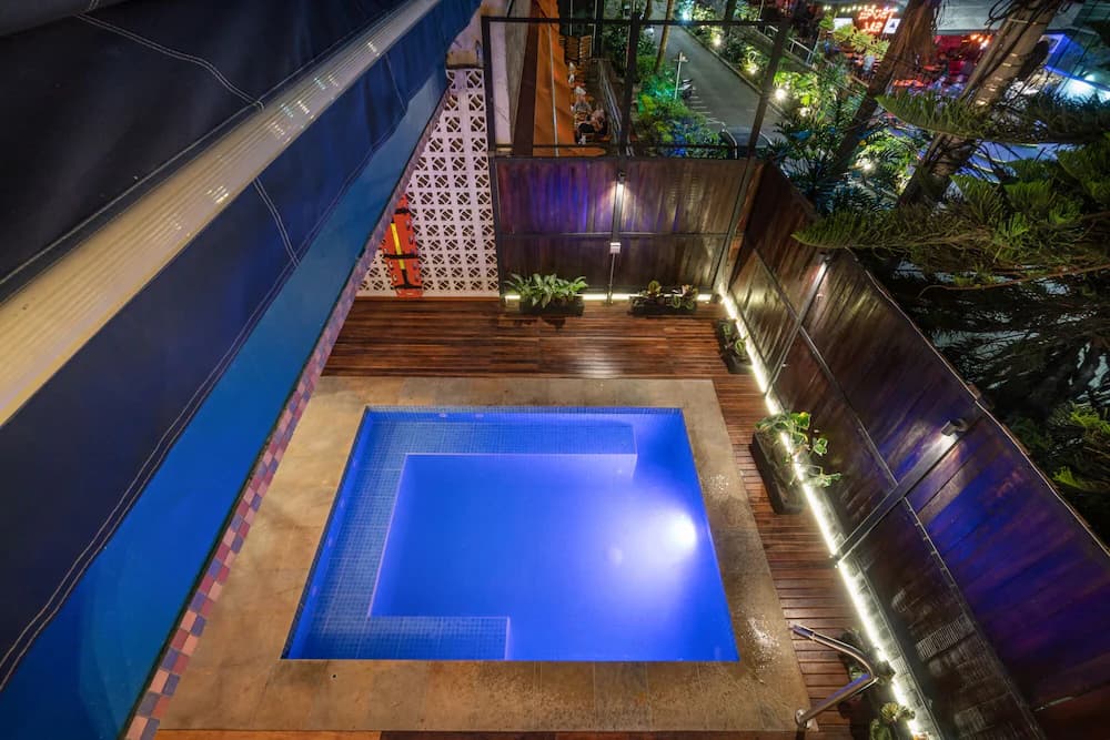 Outdoor spa tub