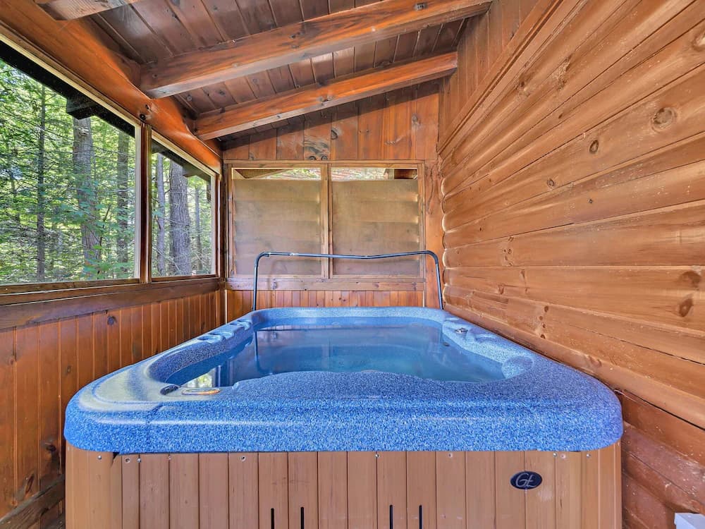 Indoor spa tub