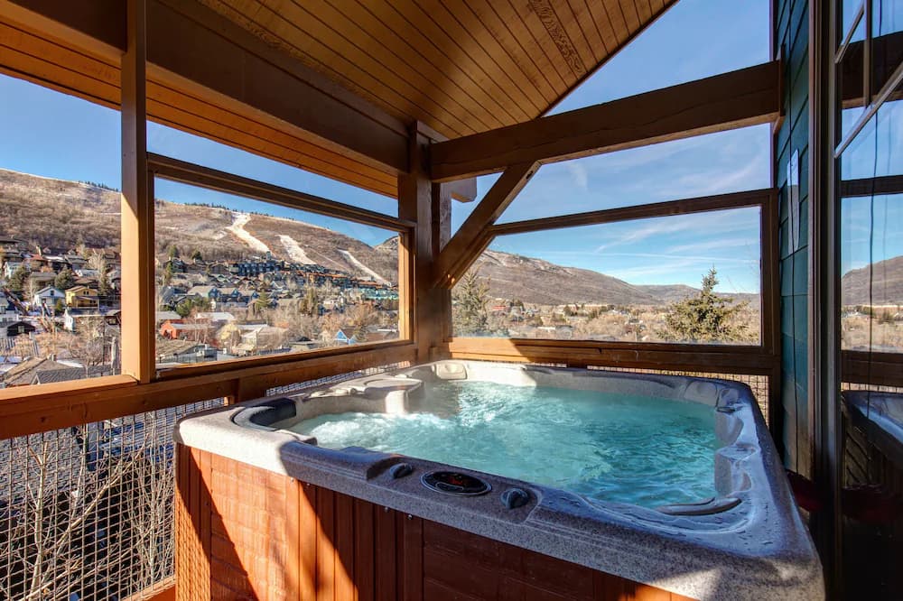 Indoor spa tub