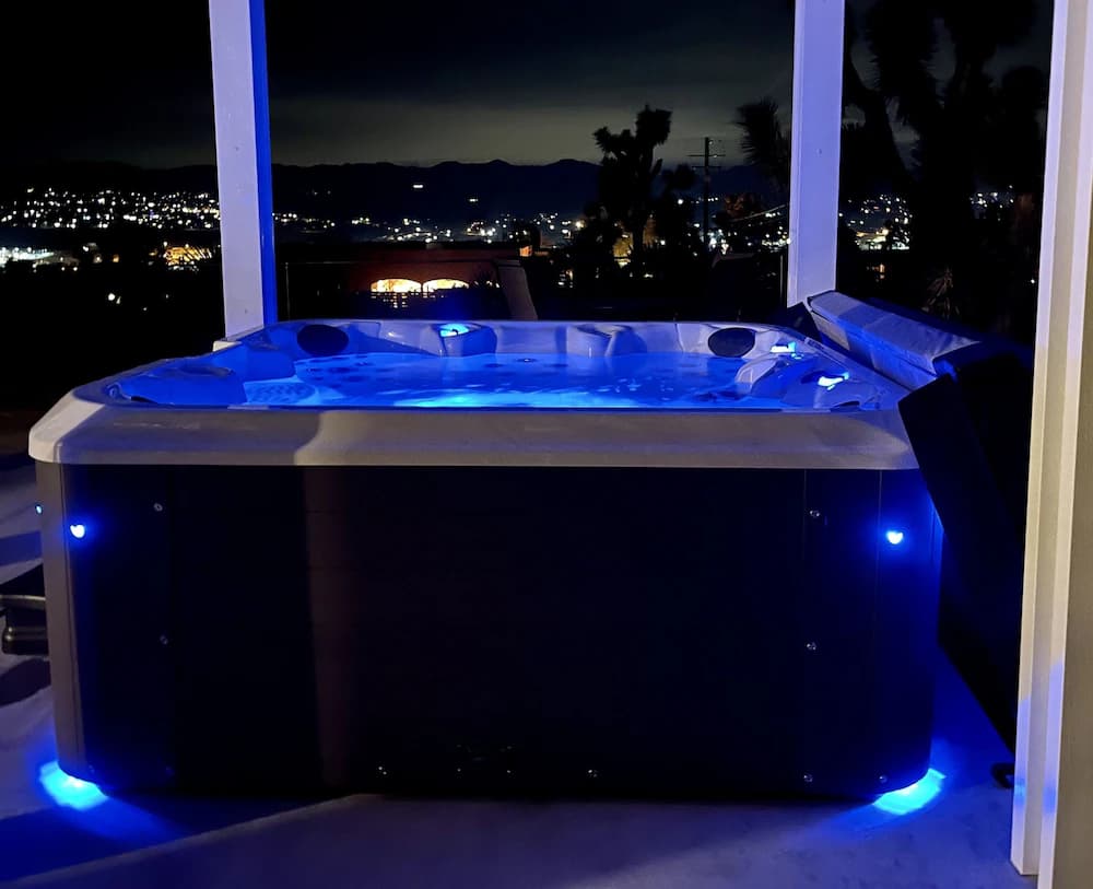 Indoor spa tub