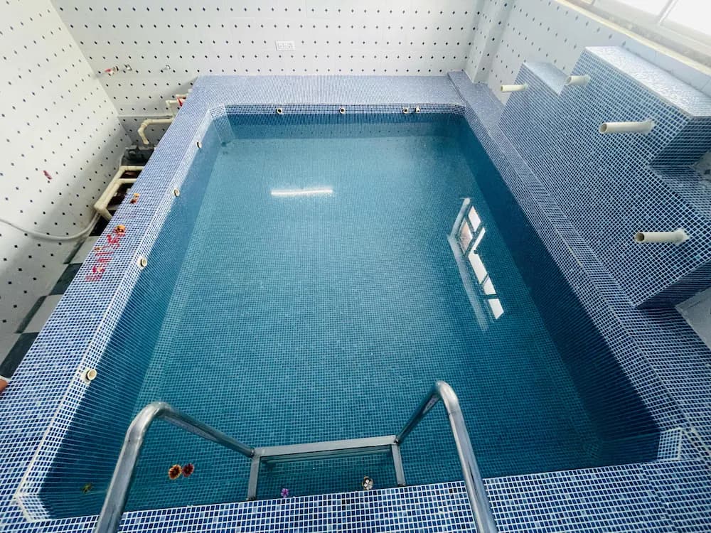 Pool waterfall