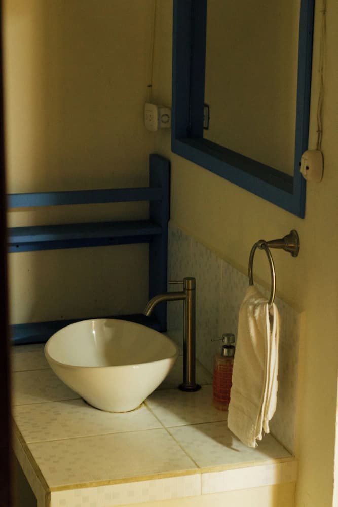 Bathroom sink