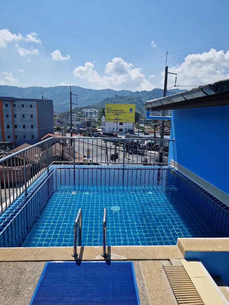Rooftop pool
