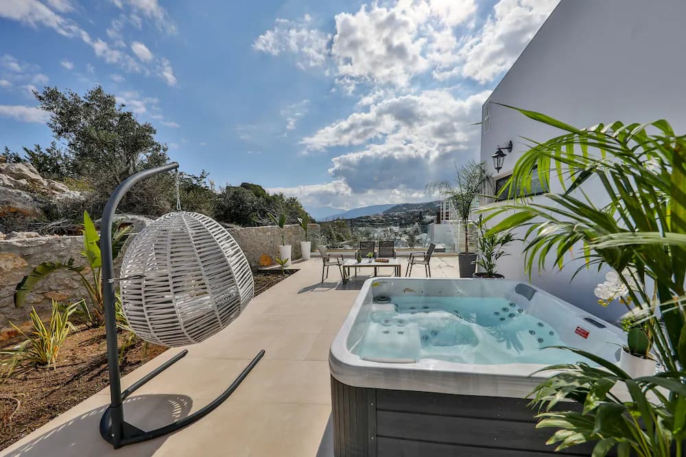 Private spa tub