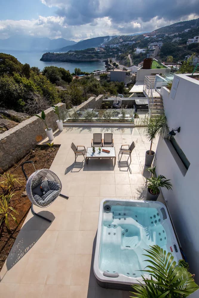Private spa tub