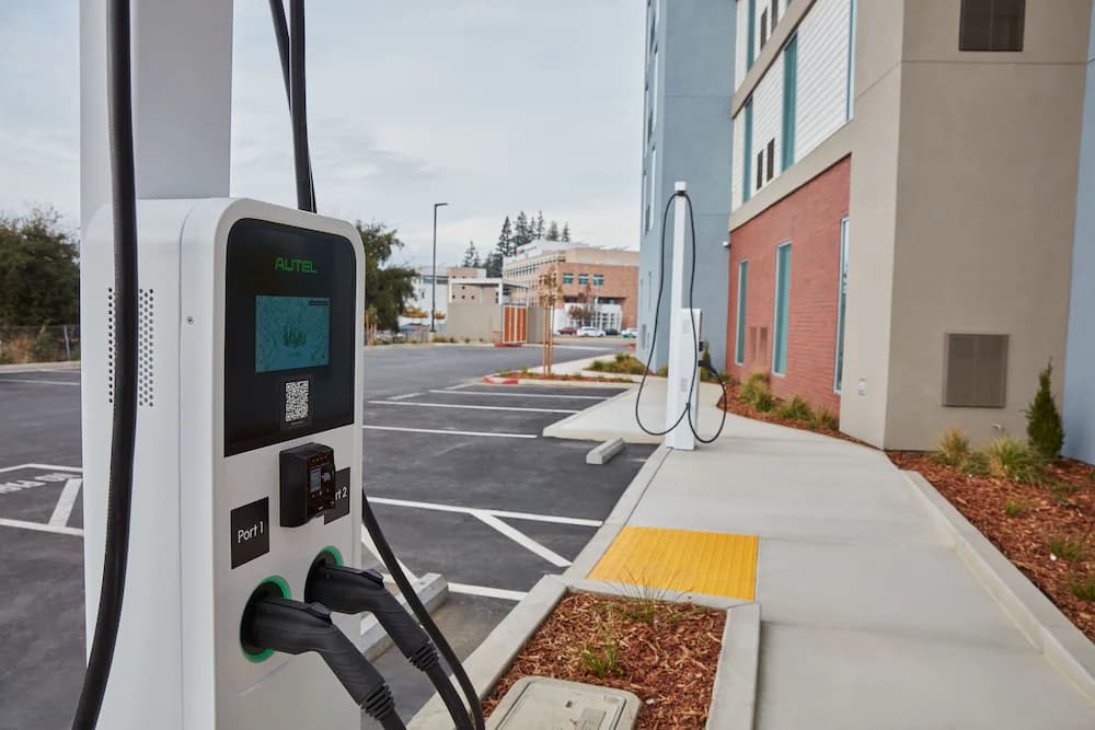 Electric vehicle charging station