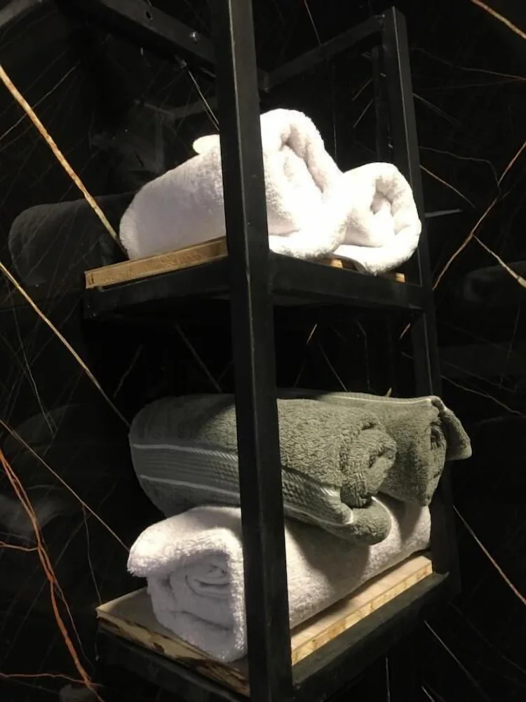 Bathroom amenities