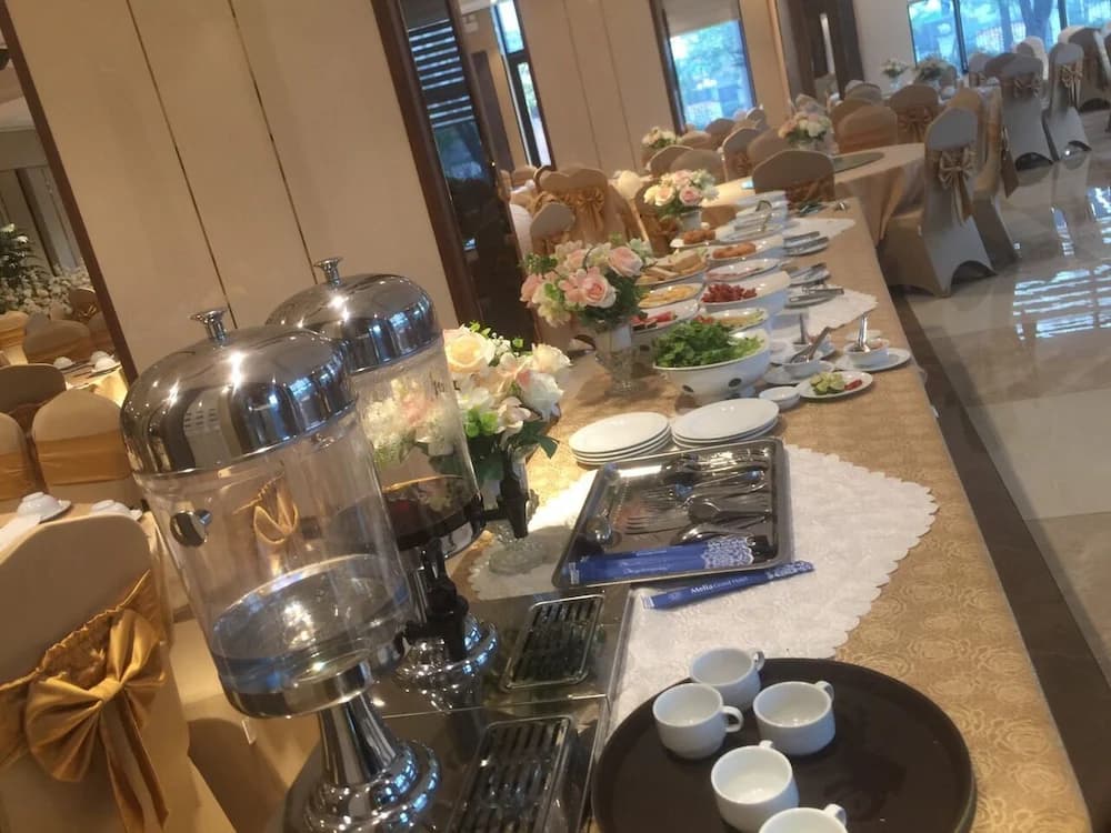 Breakfast buffet