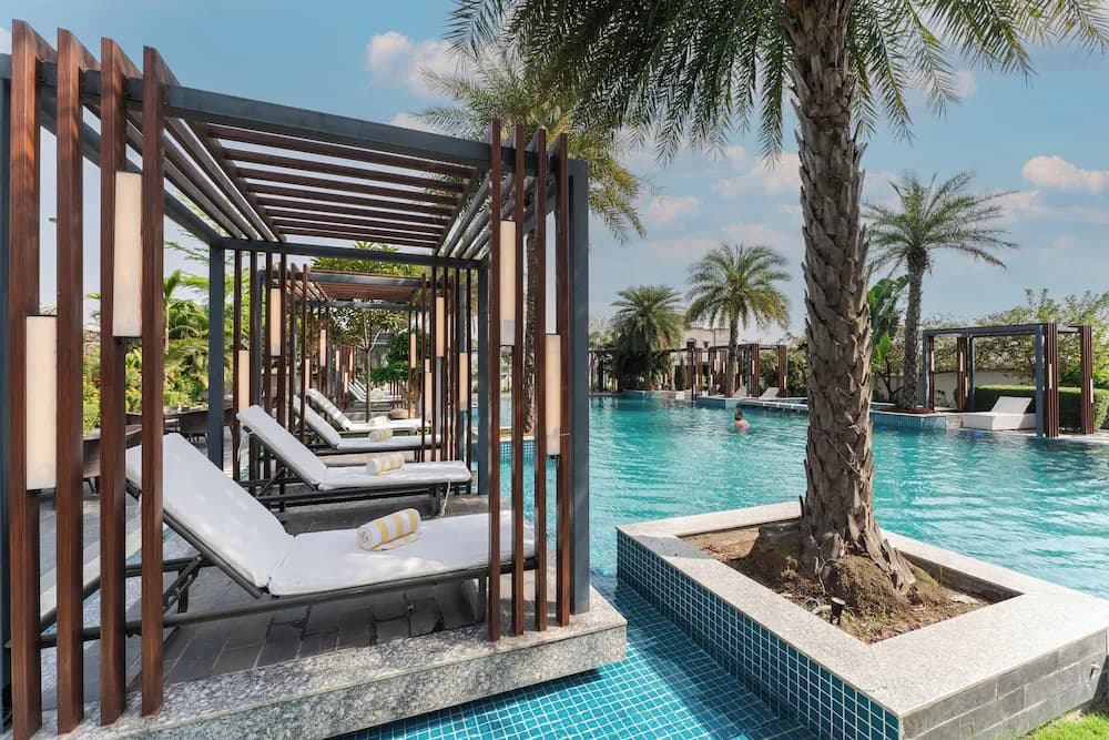 Infinity pool