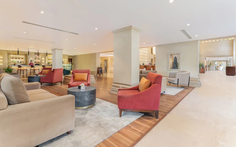 Lobby lounge