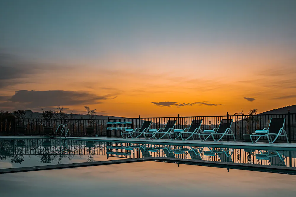 Infinity pool