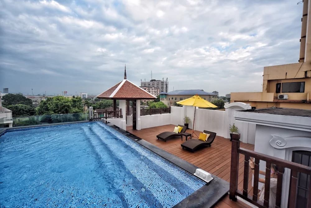 Rooftop pool