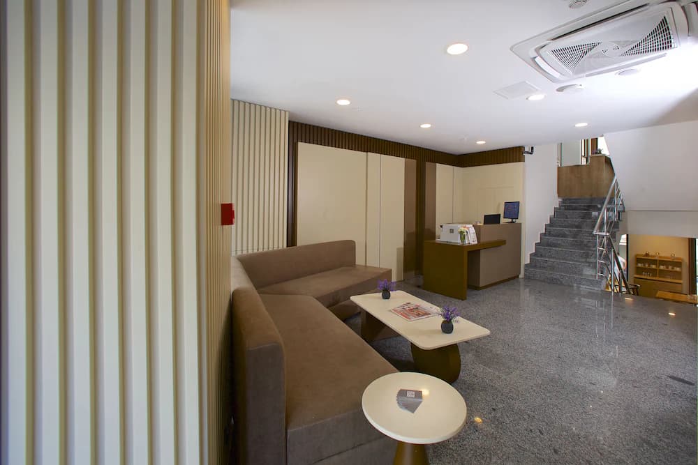 Lobby lounge
