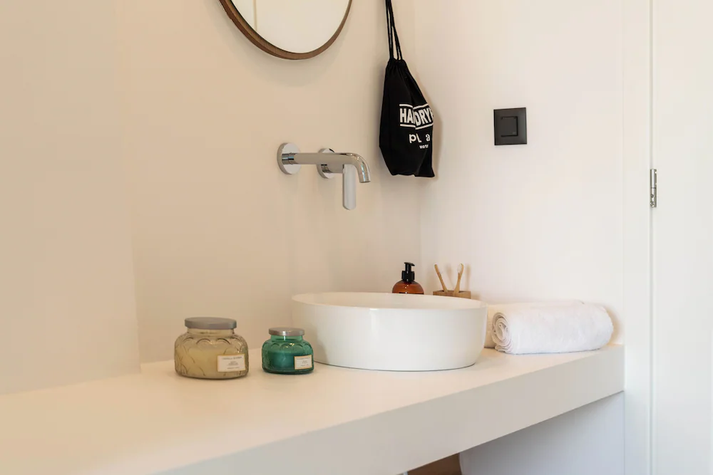 Bathroom sink