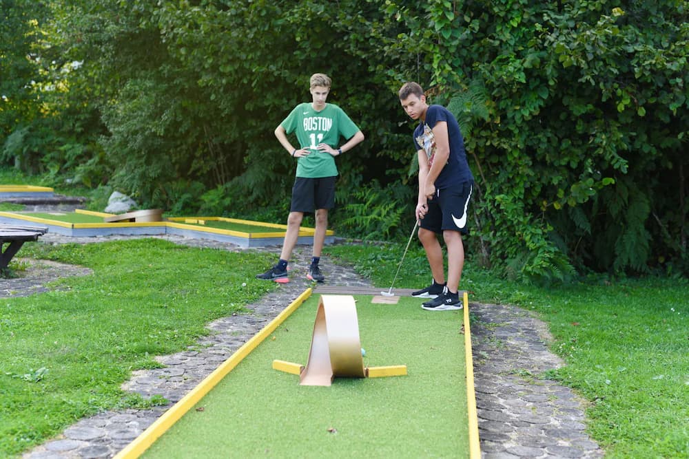 Mini-golf