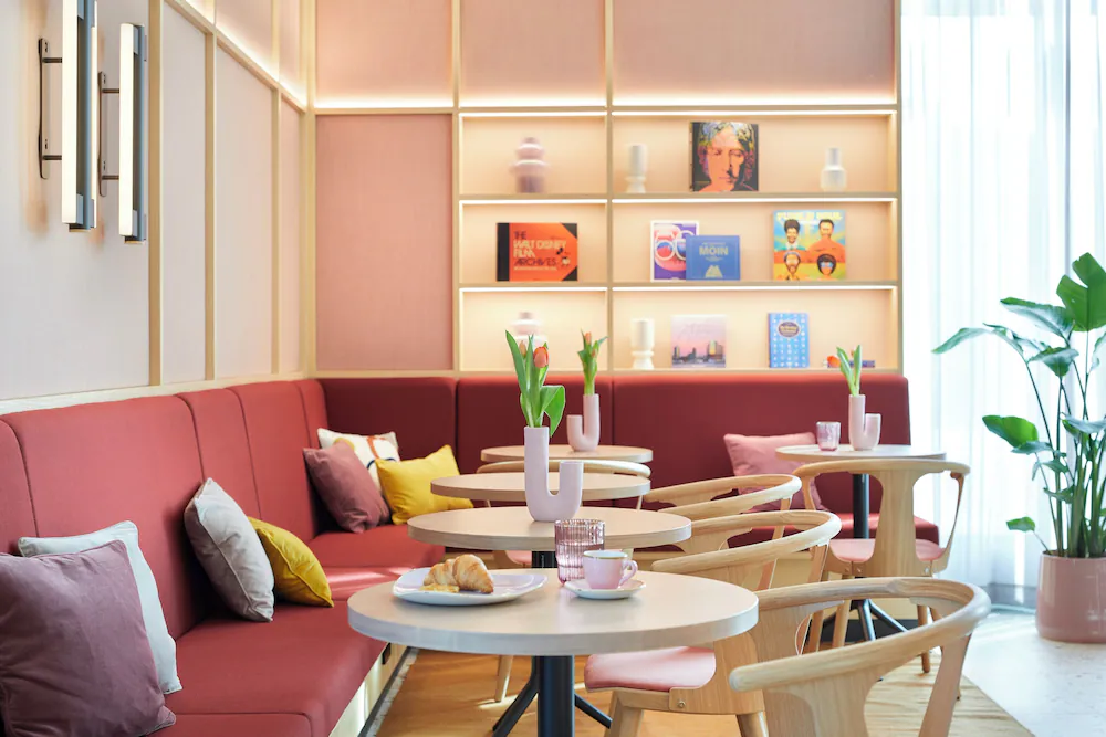 Lobby lounge