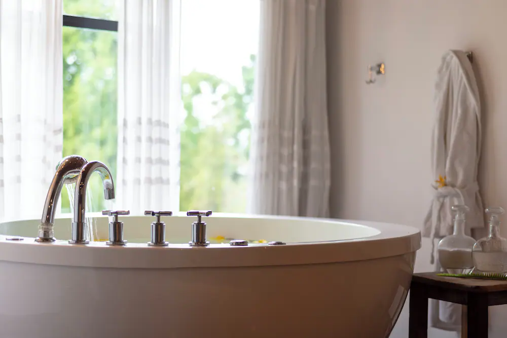 Private spa tub