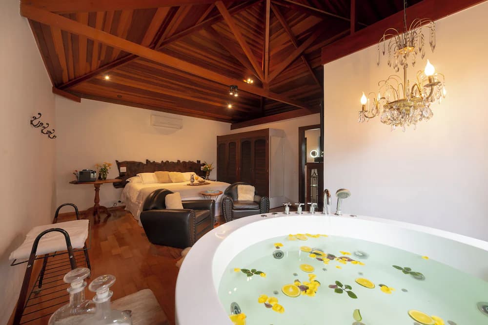Private spa tub