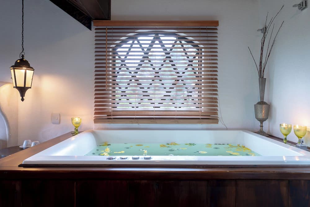 Private spa tub