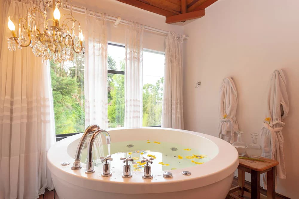 Private spa tub
