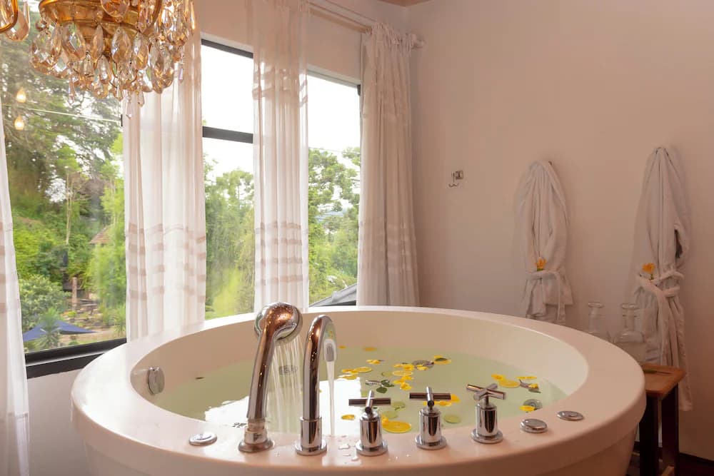 Private spa tub
