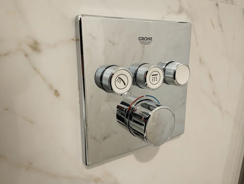 Bathroom shower